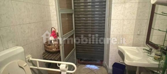 Коммерческая недвижимость с 2 комнатами в Грульяско, Италия № 104613 14