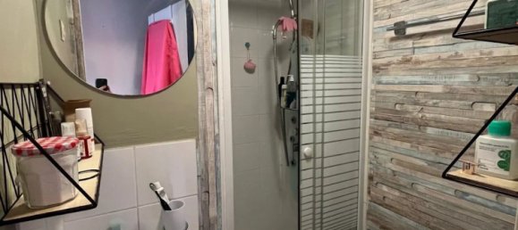 Studio in Paris, France No. 128582 5