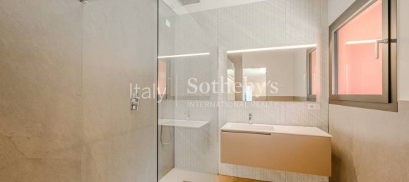 3 bedrooms Villa in Gavirate, Italy No. 300291 18