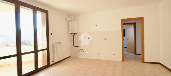 2 rooms Apartment in Reggio Emilia, Italy No. 4705 3