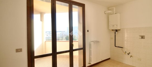 2 rooms Apartment in Reggio Emilia, Italy No. 4705 9