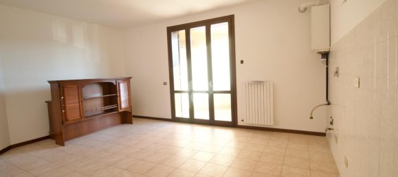 2 rooms Apartment in Reggio Emilia, Italy No. 4705 6