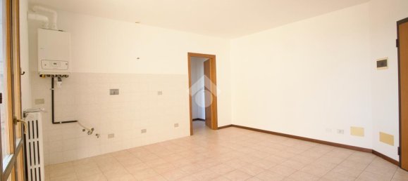 2 rooms Apartment in Reggio Emilia, Italy No. 4705 7
