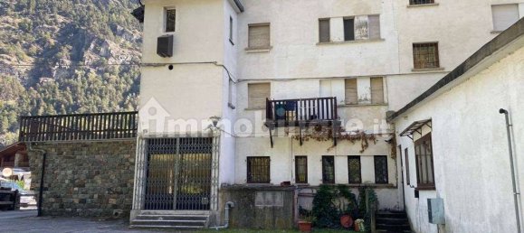 Estudio en Antey Saint Andre, Italy No. 111839 16