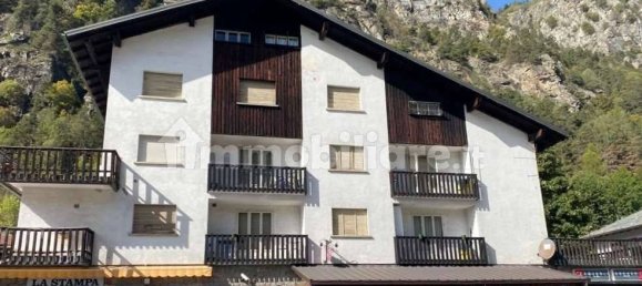 Estudio en Antey Saint Andre, Italy No. 111839 17