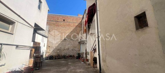 2-salle Appartement à San Salvo, Italy No. 25347 7