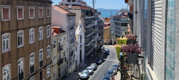 3 bedrooms Apartment in Lisbon, Portugal No. 163063 2