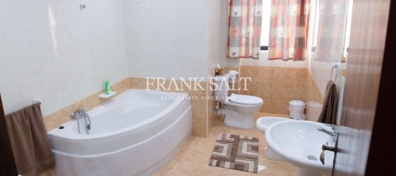 5 bedrooms Villa in Rabat, Malta No. 3745 23