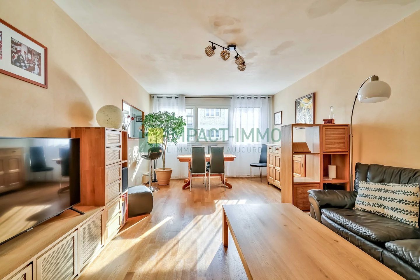 Apartamento de 3 dormitorios en Clichy, France No. 131232