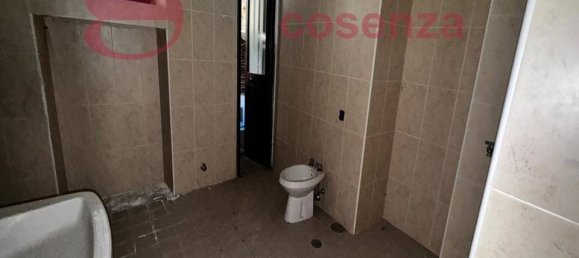 5 rooms House in Cosenza, Italy No. 157515 10