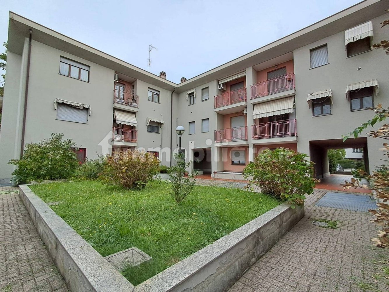 2 bedrooms Apartment in Legnano, Italy No. 382685