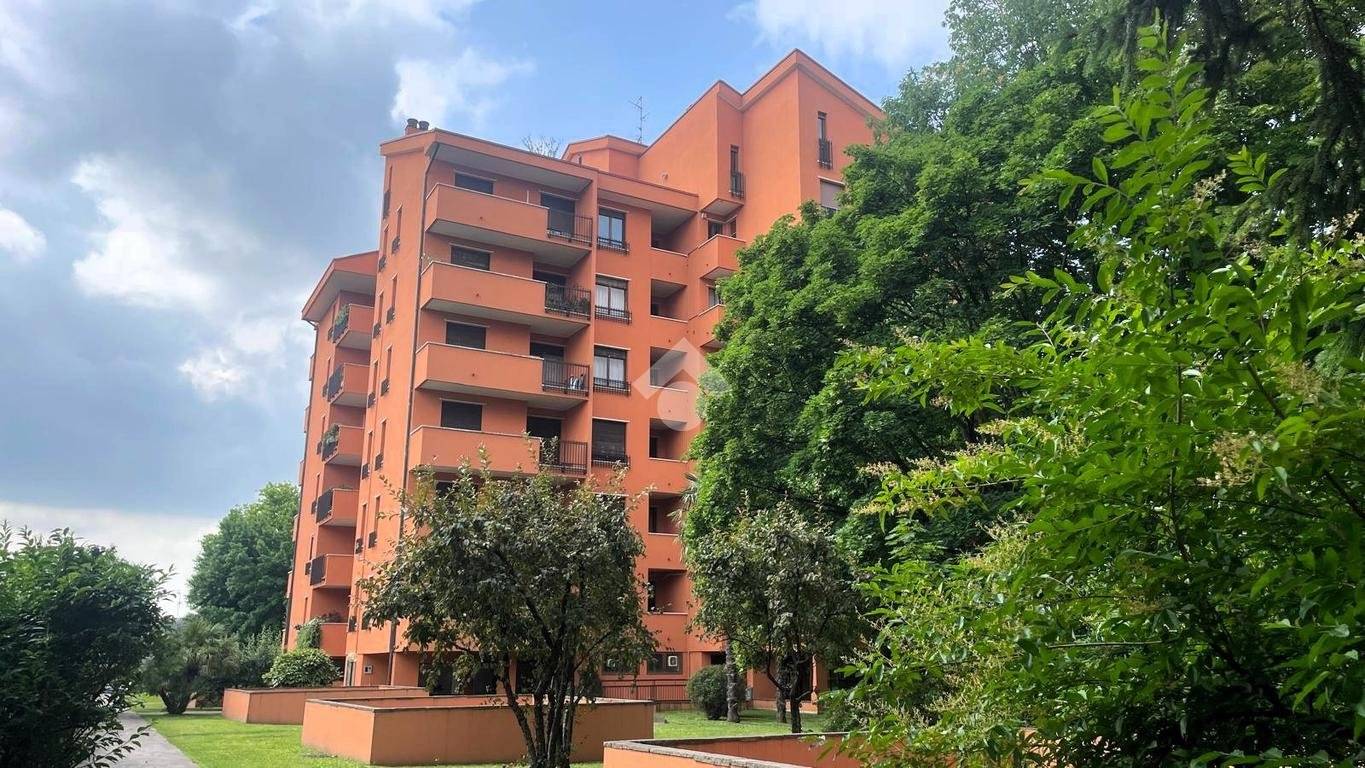 3 bedrooms Apartment in Monza, Italy No. 167278