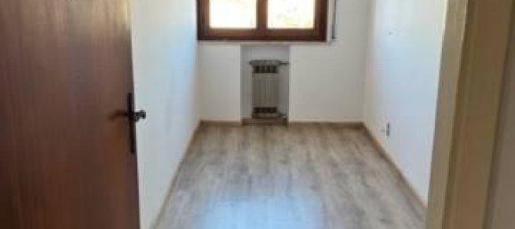 4 rooms Apartment in Vinci, Italy No. 38008 9