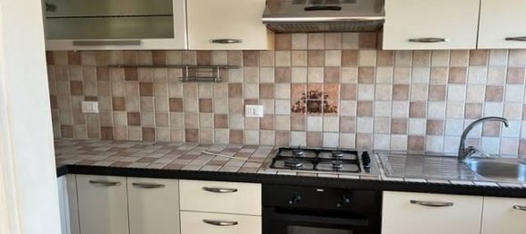 4 rooms Apartment in Vinci, Italy No. 38008 4