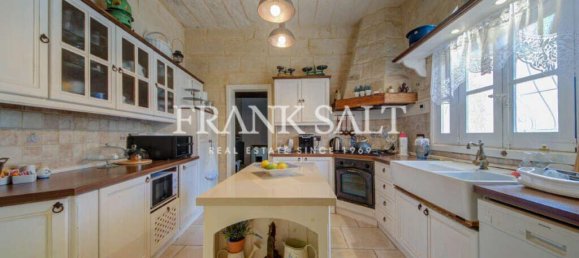 Дом с 4 спальнями в Зеббудж, Мальта № 1288 11