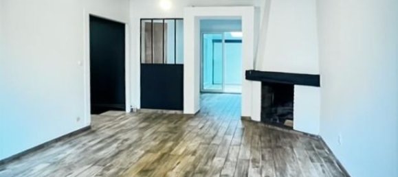 3 bedrooms House in Saint-Denis, France No. 354714 2