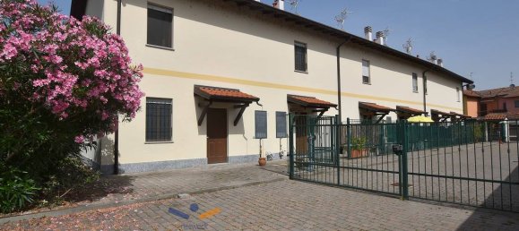 2 bedrooms House in Lacchiarella, Italy No. 151343 2