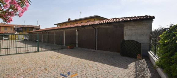 2 bedrooms House in Lacchiarella, Italy No. 151343 19