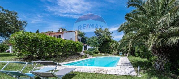 4 bedrooms Villa in Coriano, Italy No. 208076 8