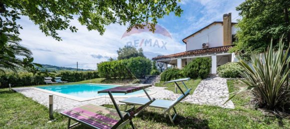 4 bedrooms Villa in Coriano, Italy No. 208076 10