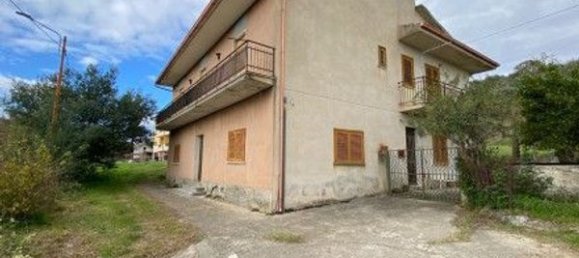 6 rooms House in Montalto Uffugo, Italy No. 183884 4