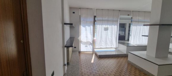 2-salle Propriété commerciale à Olgiate Molgora, Italy No. 66192 3