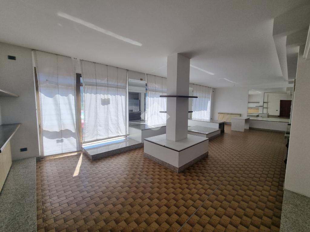 2-salle Propriété commerciale à Olgiate Molgora, Italy No. 66192