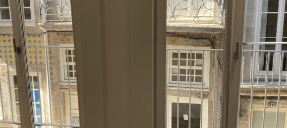 4 bedrooms Building in Porto, Portugal No. 113376 17