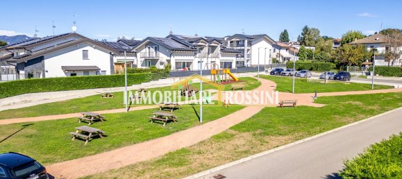 Apartamento de 3 habitaciónes en Malnate, Italy No. 188163 38