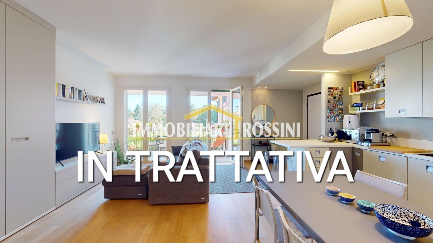 Apartamento de 3 habitaciónes en Malnate, Italy No. 188163