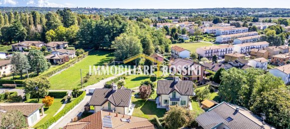 Apartamento de 3 habitaciónes en Malnate, Italy No. 188163 30