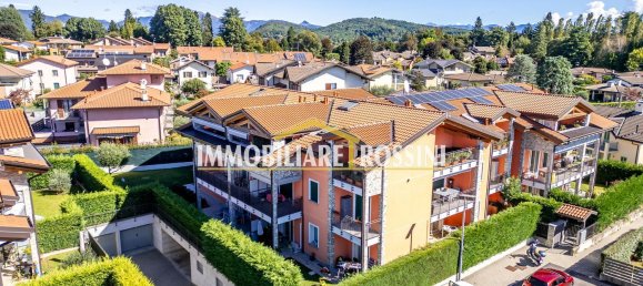 Apartamento de 3 habitaciónes en Malnate, Italy No. 188163 35