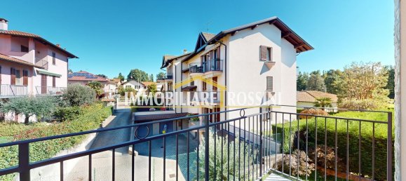 Apartamento de 3 habitaciónes en Malnate, Italy No. 188163 21