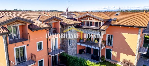 Apartamento de 3 habitaciónes en Malnate, Italy No. 188163 33