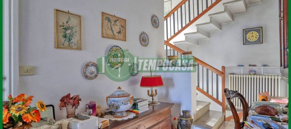 5 bedrooms Villa in Varese, Italy No. 15173 9