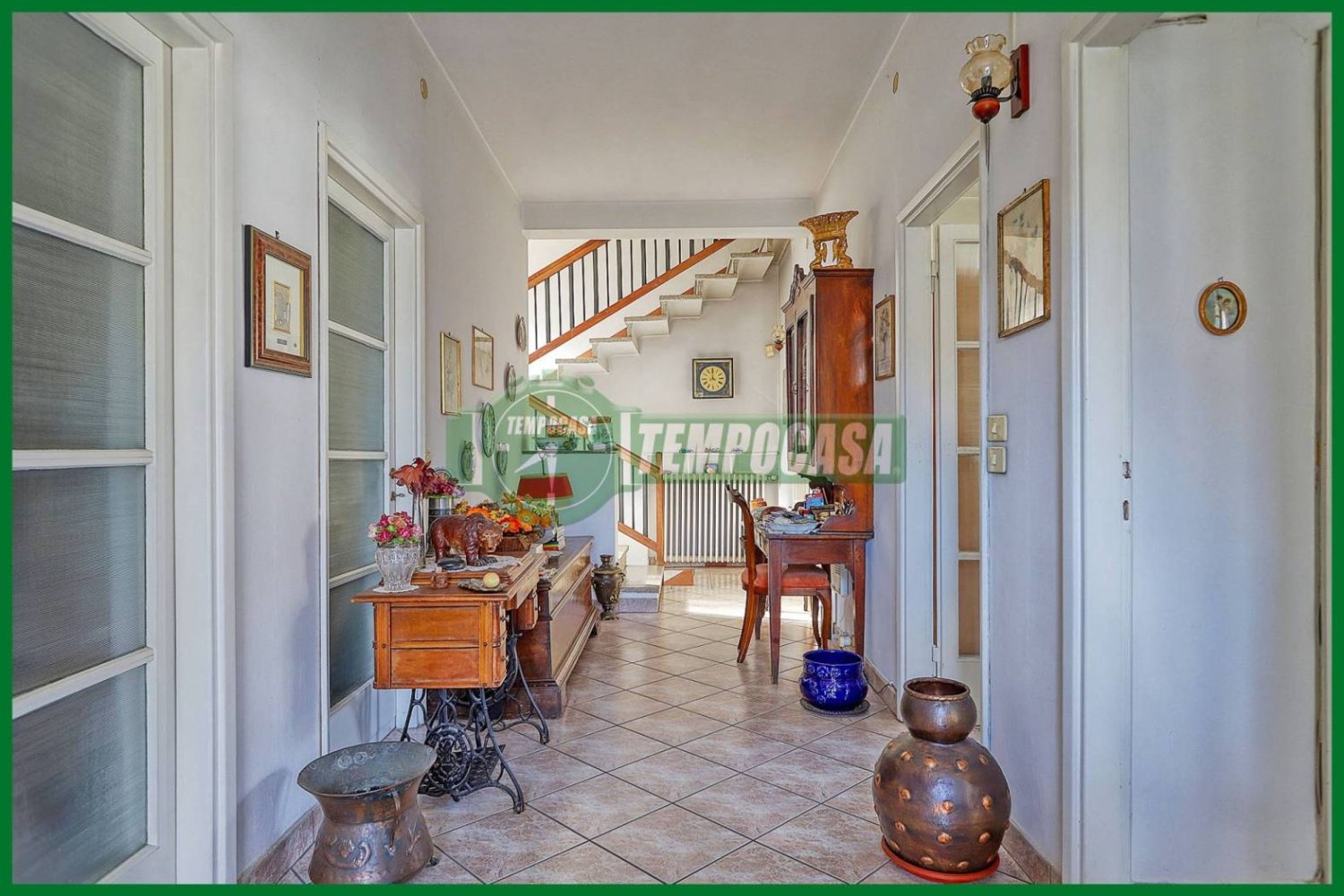5 bedrooms Villa in Varese, Italy No. 15173