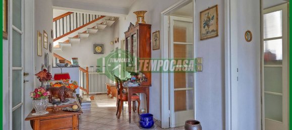 5 bedrooms Villa in Varese, Italy No. 15173 2