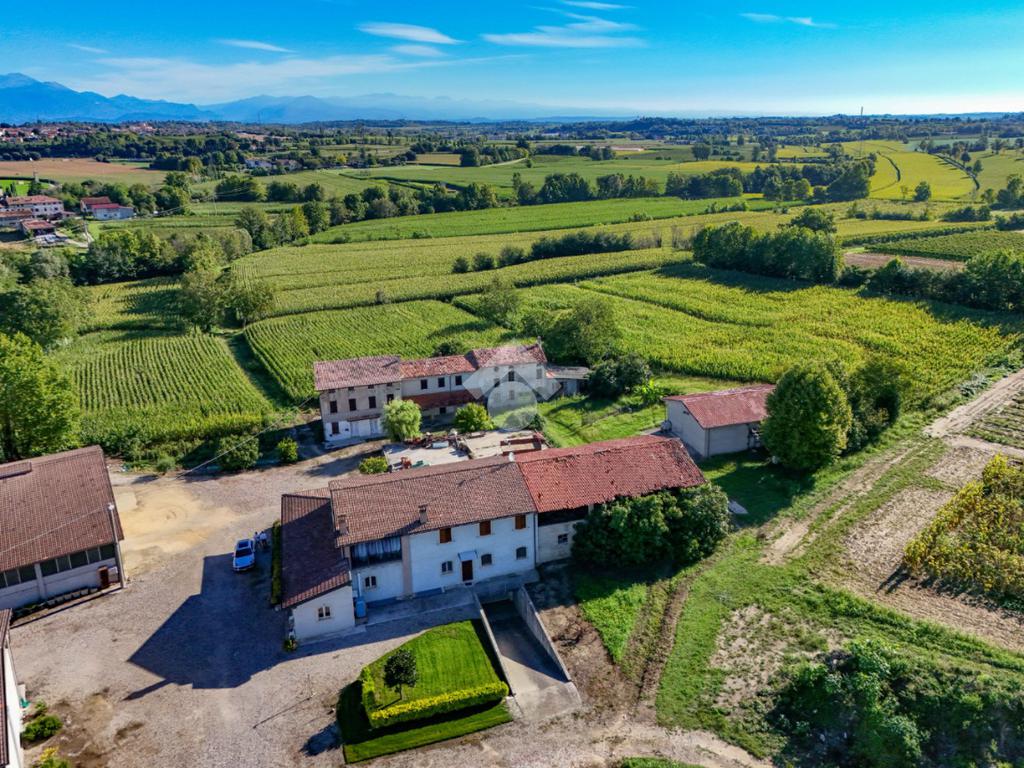 4 bedrooms House in Pozzolengo, Italy No. 378818