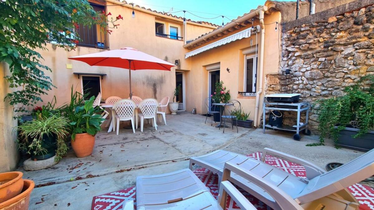 Casa de 5 dormitorios en Magalas, France No. 37973