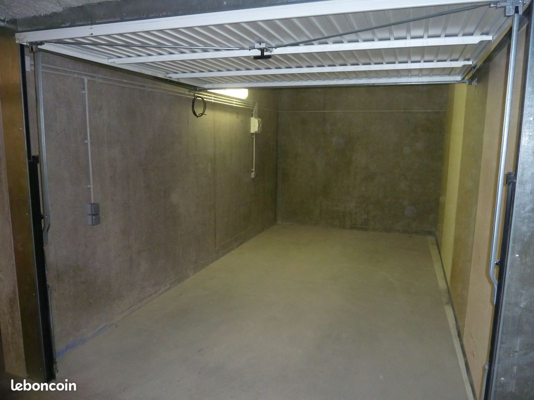 Garaje en Woippy, France No. 322669