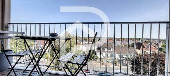 2 bedrooms Apartment in Chennevieres-sur-Marne, France No. 185930 2