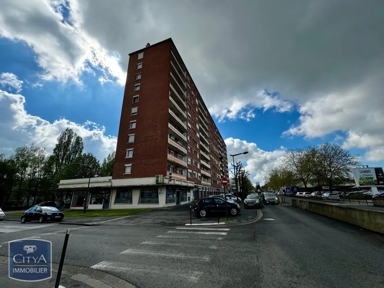 5 rooms Apartment in Maubeuge, France No. 274970