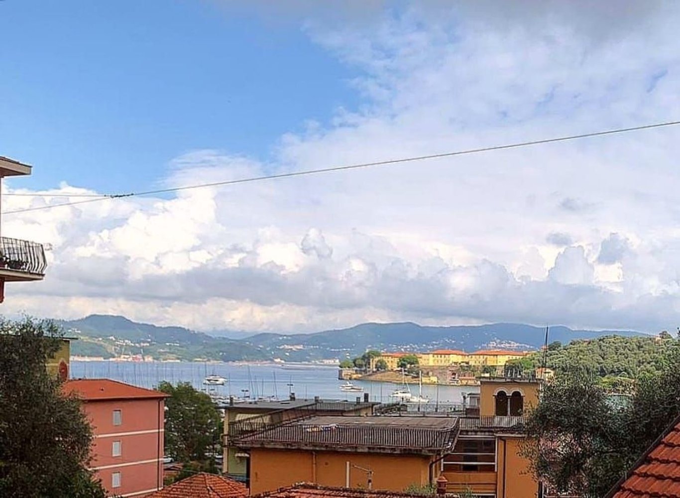 Квартира с 2 спальнями в Портовенере, Италия № 320487