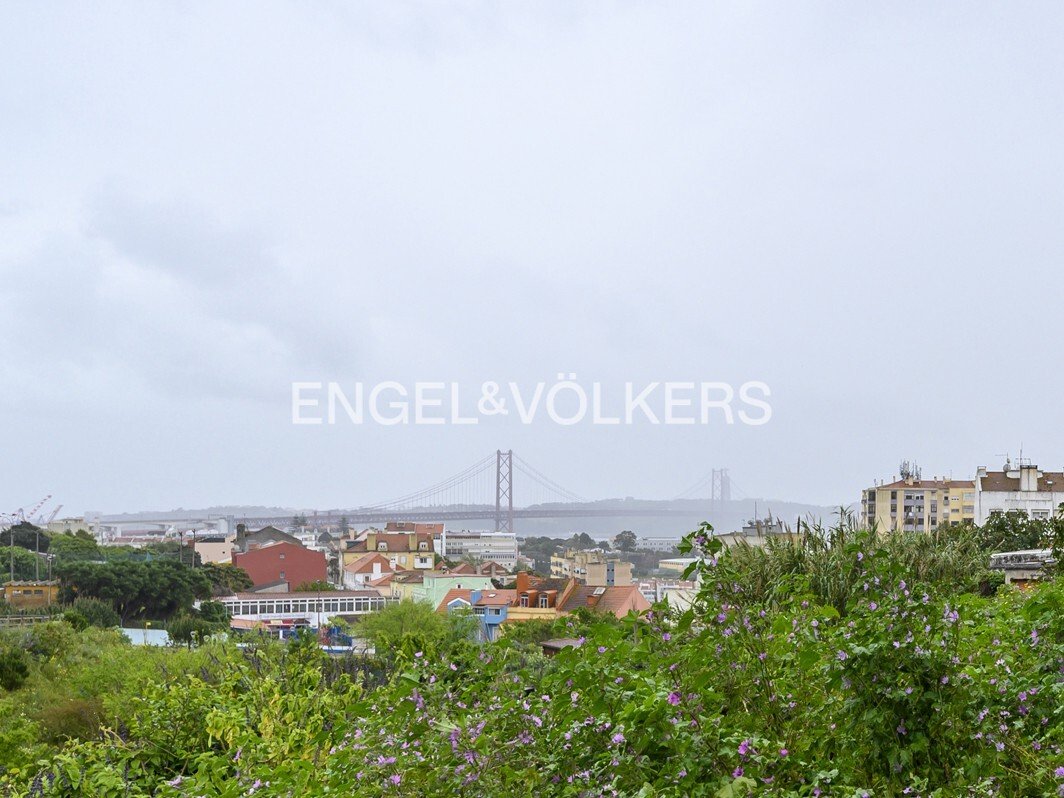  Land in Lisbon, Portugal No. 76468