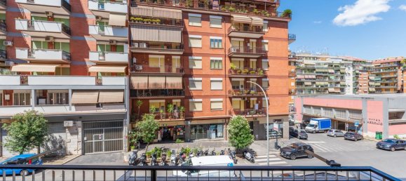 4 rooms Apartment in Rome, Italy No. 261485 3