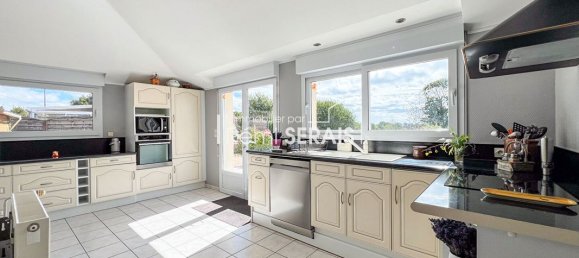 3 bedrooms House in Calvados, France No. 356073 3