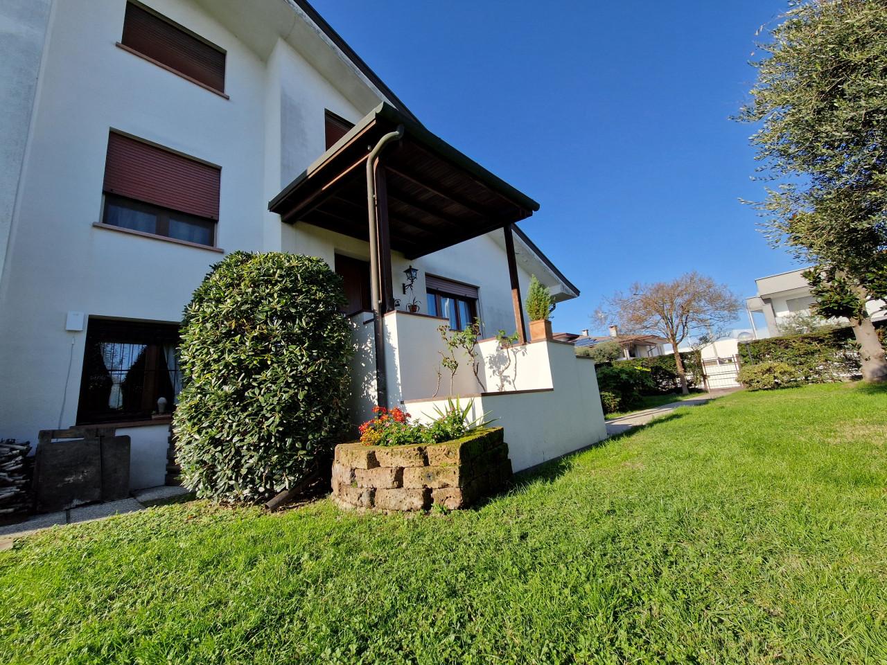 7 rooms Villa in Legnaro, Italy No. 236500