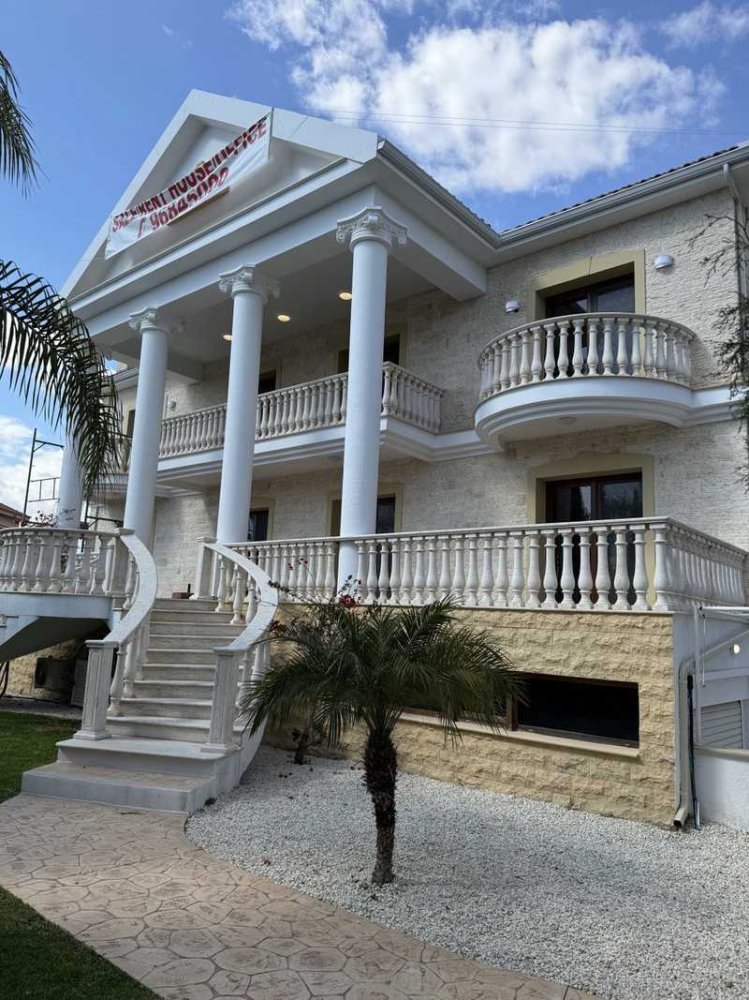 Villa de 6 dormitorios en Agios Tychonas, Cyprus No. 21433