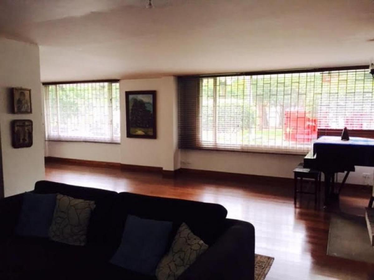 4 bedrooms House in Bogota, Colombia No. 12653