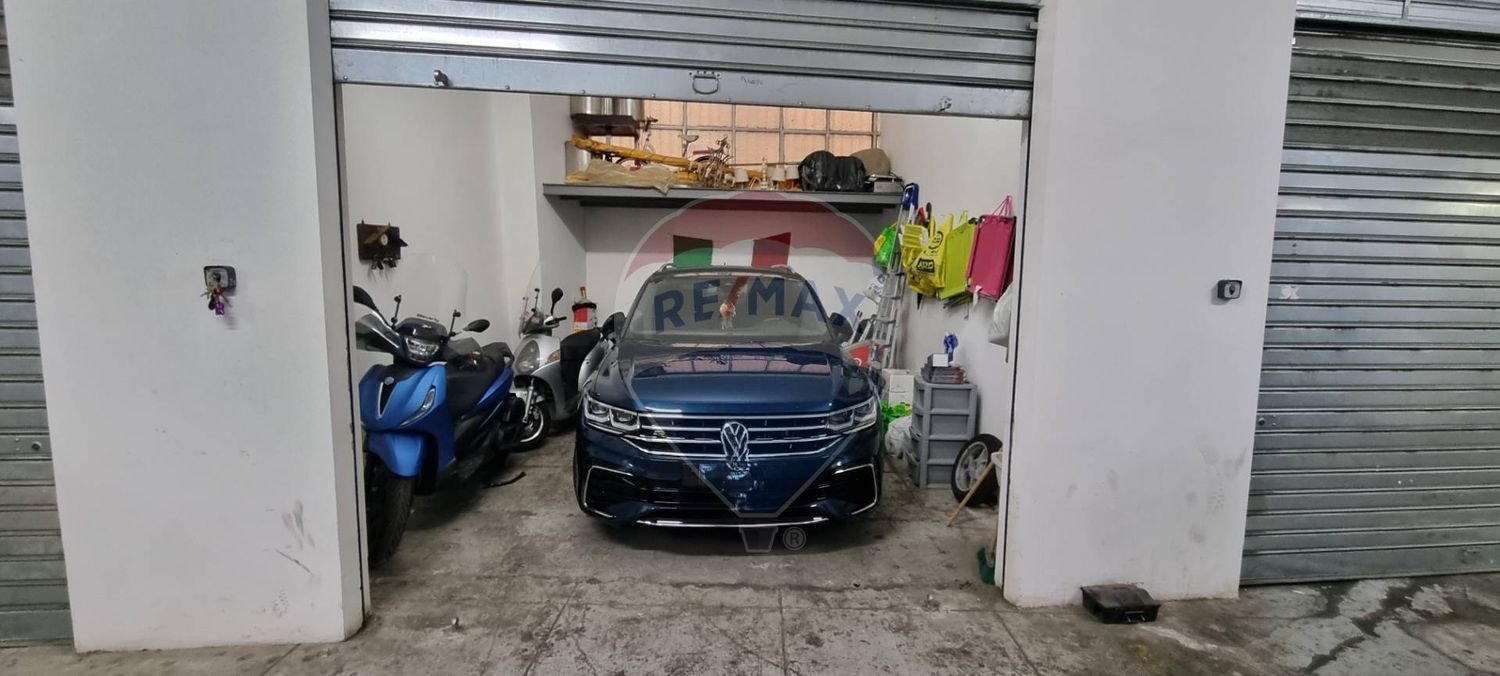 33m² Garage in Palermo, Italy No. 222657
